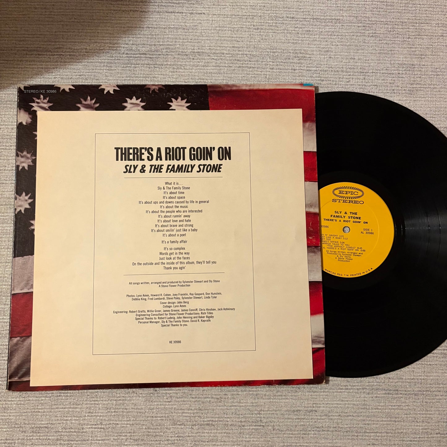 Sly & the Family Stone - There's a Riot Goin On (w/insert)